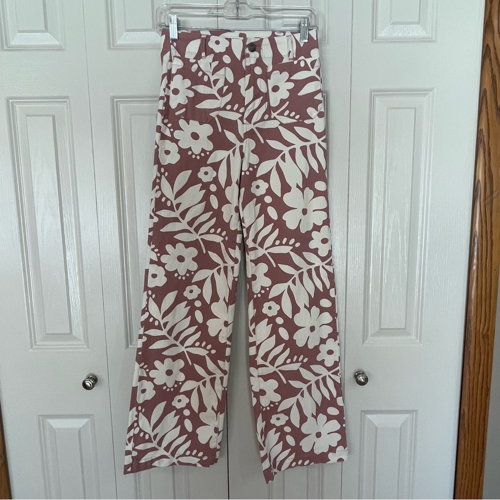 Roxy Coastal Cruiser
Printed Floral Pants - Size 26 NWT